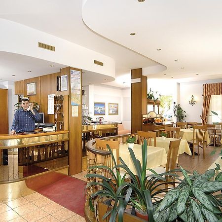 Albergo Savoia Ospedaletti Bagian luar foto