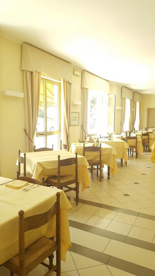 Albergo Savoia Ospedaletti Bagian luar foto