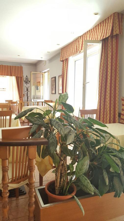 Albergo Savoia Ospedaletti Bagian luar foto